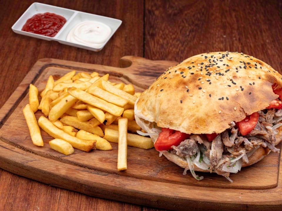 Beef Doner in Göbit Bread
