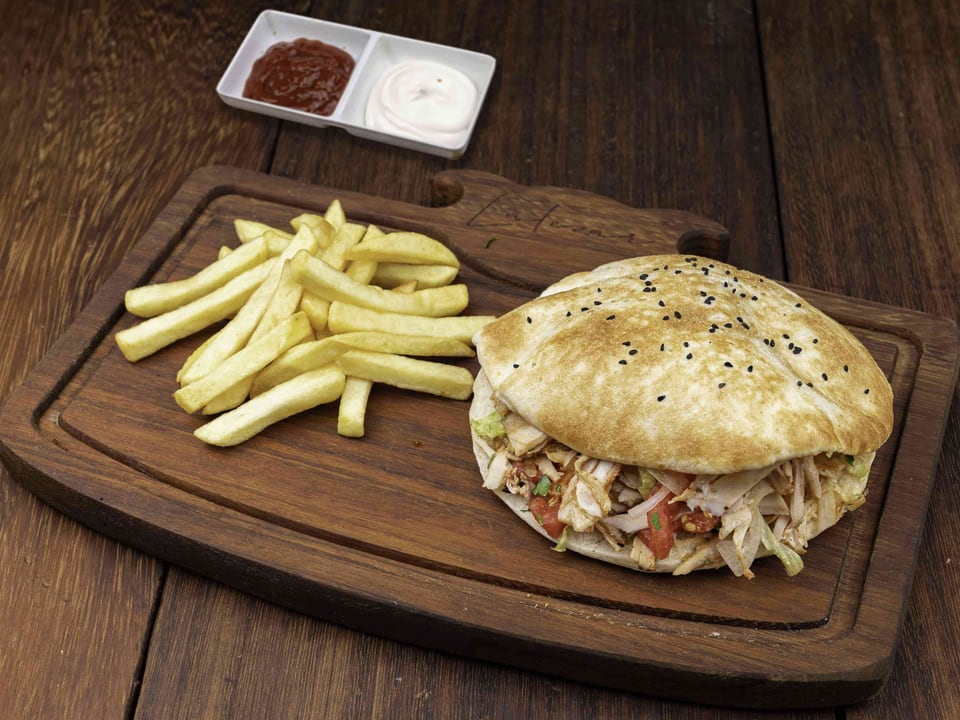 Chicken Doner in Göbit Bread